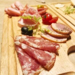 和牛炙り寿司×チーズ料理 肉バルミート吉田 名駅店