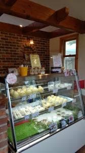 チーズ工房 Three Brown