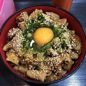 豚ホルモン丼 るなてぃっく