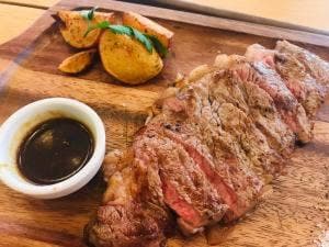 T.N.MEAT WORKS PREMIUM BEEF AND WINE アトレ品川