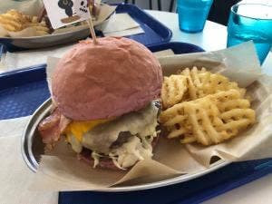 ヤチクロバーガー