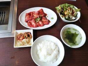 焼肉ホルモン やしち