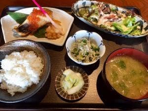 魚きがるに炉端
