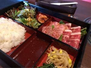 焼肉 樂