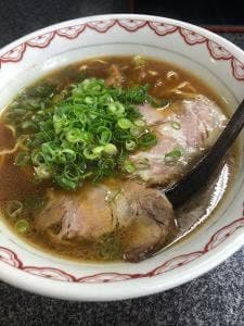 うなりや