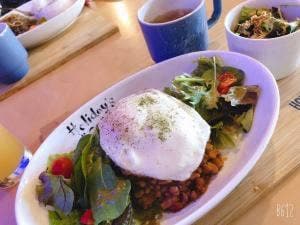 HOLIDAY'S "CAFE"