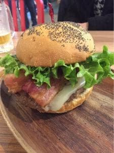 KUA`AINA 横浜赤レンガ店