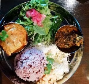 異国カレーと赤ワイン煮の店 hirune
