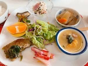 Cafe Zen 器とランチの店
