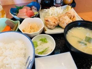 なりひら