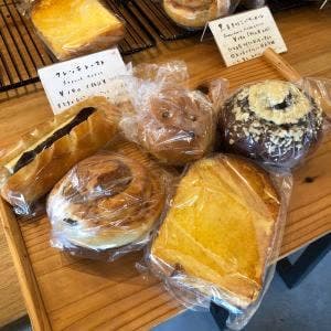 パン屋 まるまど