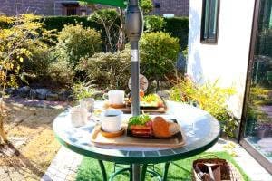 cafe cerisier en fleur