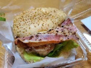 ベーカリー パンドーネ