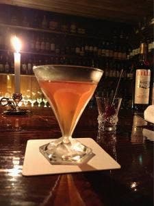 バー サード コルク