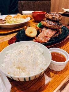 ランチと肉汁とお酒 ハンバール なんばウォーク店