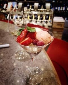 ワインショップ・エノテカ&バー 表参道ヒルズ店