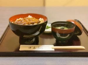 日本料理 由多嘉
