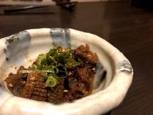 和飾 義三