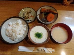 麦とろ 丘の上