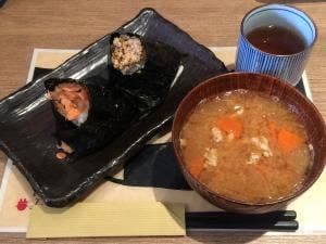 みつや