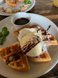 neu cafe 箕面船場本店