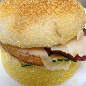 T's Bakery