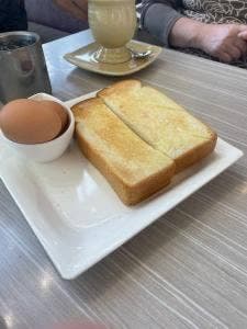 ベーカリーパーラー ペリカン 港当知店