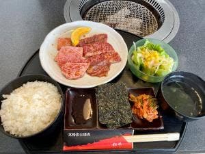 炭火焼肉 松牛