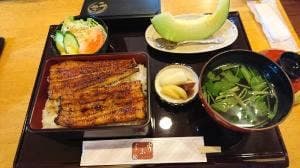 うな助