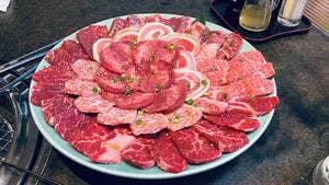 炭火焼肉 しんら
