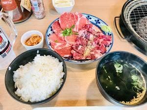 アリラン飯店 岡野町交差点側