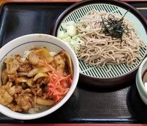 山田うどん あたご店