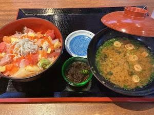 海鮮 すし 島料理 サバニ船