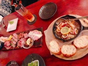 ワインと低温調理肉のビストロ CUReHA
