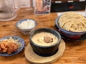 下品なぐらいダシのうまいラーメン屋 沖縄園田店