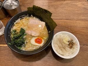 横浜らーめん 壱八家 ゆめが丘店