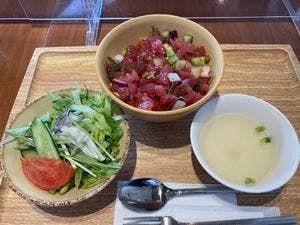 Q's FOOD HALL