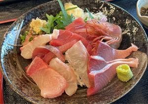 勇しげ