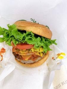 フレッシュネスバーガー 御堂筋本町店