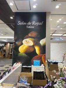 Salon de Royal Takata