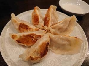 餃子の店、大陸。