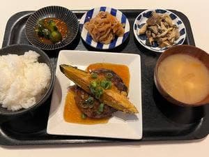 ミッドダイニング