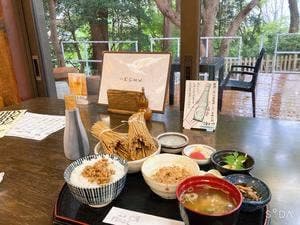 水戸 門のまえ