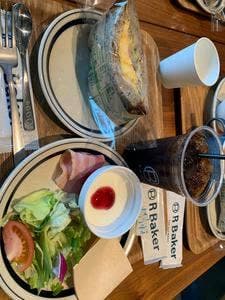 R Baker Inspired by court rosarian 松山店