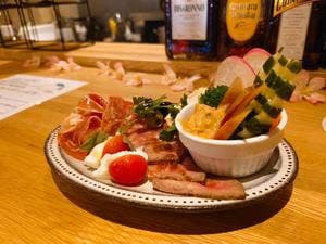立ち飲みバルハチョボリーノ