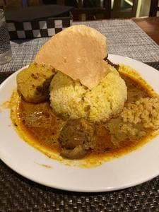 オスアシリ アーユルヴェーダ ダイニング サロン