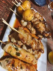 べてい 焼鳥店