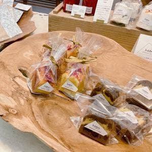 ワインと焼き菓子の店 hetre-エットル-