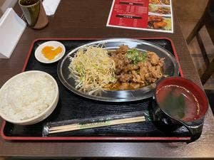 にくまるや