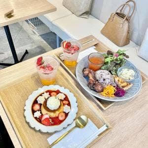 TRIBECCA CAFE&BAL